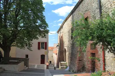 Image de Au pied de la cathédrale, maison de village rénovée rien que pour vous 2