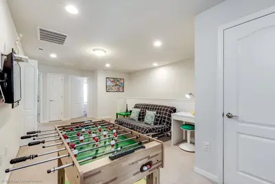 Image de Townhome avec pataugeoire, à seulement 9 miles de Disney!