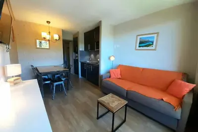 Image de 100m du centre station, 4ème étage, vue montagne, balcon, télévision, casier à ski, 23m², La Plagne