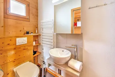 Image de Chalet, sauna, terrasse, balcon, cheminée ou poêle à bois, parking, télévision, casier à ski, 200m²