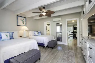 Image de Colonnades Condominium C-56