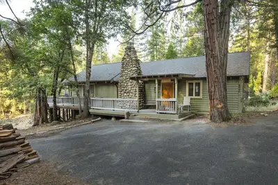 Image de 43 La cabine du dernier recours à l'intérieur du parc national Yosemite (Wawona)