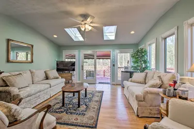 Image de Damascus Home w / Fire Pit & Views, à pied des magasins!