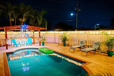 Image de Tiki Hut / Pool 4 Br Coastal Cottage - vacances de rêve