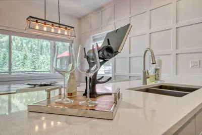 Image de «Ski in» 3 chambres avec bain à remous privé et vue sur la montagne