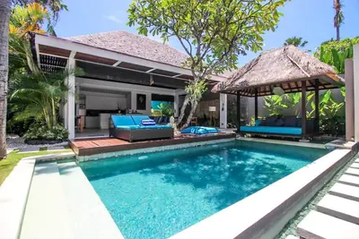 Image de Villa avec deux chambres et piscine privée à Seminyak, dans le centre
