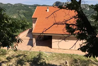 Image de Sopra il Santuario. Charmante villa de construction récente