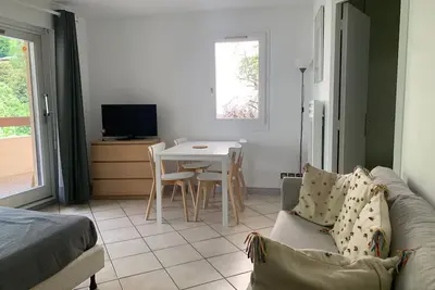 Image de Studio au cœur de Brides-les-Bains face au parc thermal, balcon, parking, idéal pour curistes et skieurs