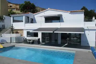 Image de Vue Sur La Mer, Hot Tub, Piscine CHAUFFÉE, Villa Familiale PRIVÉE