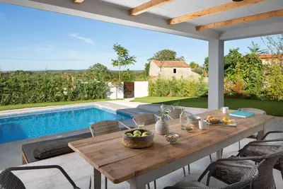 Image de Villa E - Villa moderne avec équipements haut de gamme et piscine