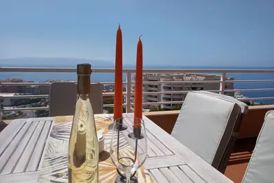 Image de Grande terrasse avec vue sur la mer