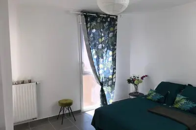 Image de Appartement 80 m2 à 2 pas des Plages avec terrasse