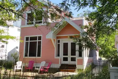 Image de Choix fabuleux avec Fire Pit + Short Walk to Sheridan Beach, Piscine, Tennis ++