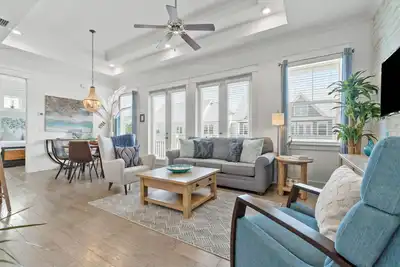 Image de Prominence 30a-2bd 2ba pour 6 personnes-Chariot De Golf-4 Vélos-Près de la plage-Lg Pool- «The Hub»