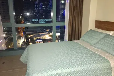 Image de Bgc One Uptown 1 unité de coin 1 chambre au 16ème étage avec vue sur la ville