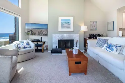 Image de Ocean View Condo 2 chambres récemment rénové Monterey Bay - Nouveau sur Vrbo!