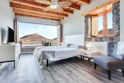 Image de Superbe villa \"Tranquila\" avec vue sur la mer, vue sur la montagne, piscine, jardin et terrasse.