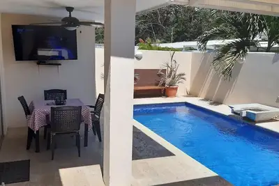 Image de Maison de ville moderne avec 2 chambres et 2 salles de bain, piscine privée, communauté fermée près de Los Suenos