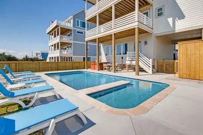 Image de Nouvelle vue sur la mer en 2020. Pool & Kiddie Pool, bain à remous, GameRm, promenade de Cmty Beach