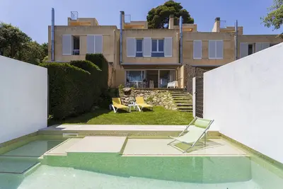 Image de Superbe Maison Neuve Avec Pass Direct À La Plage