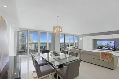 Image de Soleil, mer et retraite! ! ! 3848, 2 chambres