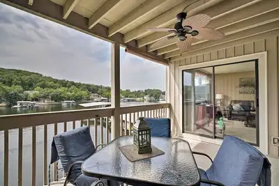 Image de Nouveau! Osage Beach Waterfront Condo w / équipements!