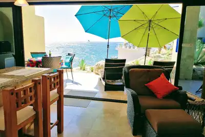 Image de Nouvelle Liste! Vue Mer INTÉRIEUR / EXTÉRIEUR De 2 Chambres À Coucher Au Rez De L'Oceanfront