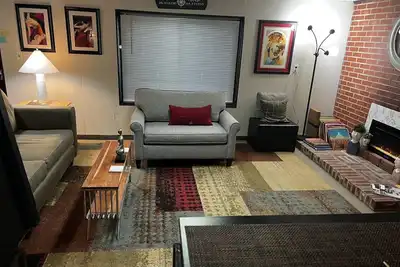 Joli Appartement De Patio De Niveau INFÉRIEUR Dans Le Sud Du Kc