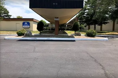 Image de Americas Best Value Inn Wilson - Fumeur de 1 lit king size (Rez De Chaussee)