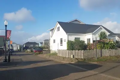 Maison au coeur de l'historique Nye Beach avec une vue imprenable sur l'océan et à pied de la plage
