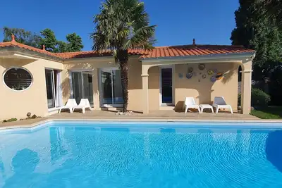 Image de *Rare* Superbe Gite 3p #Piscine privée #Calme #Cholet #Parc oriental #Puy du Fou