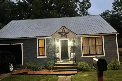 Image de Cozy Cottage à Fayetteville