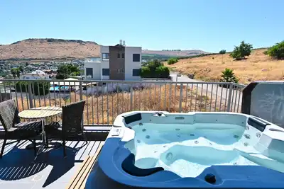 Image de Nino Magdala - Suite 1 chambre avec bain à remous privé \/\/ Mer de Galilée