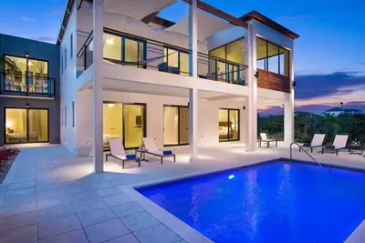 Image de Villa de 4 chambres nichée au coeur de Long Bay Turks & Caicos