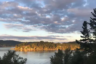 Image de Maison De Style Suisse Avec Belle Vue Sur Le Lac.