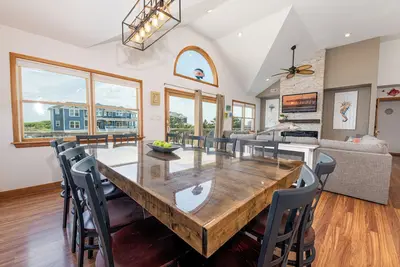 Semi-Oceanfront / Maison 2e rangée w / 4 Master Suites, piscine privée et bain à remous