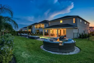 Image de Luxury 9 bedrooms with private  grill and pool! 261