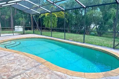 Image de 2 br. Englewood Pool House - à quelques minutes des plages, golf, parcs, canotage, vélo