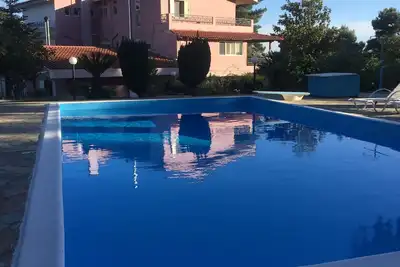 Villa Glenda, Varnava
