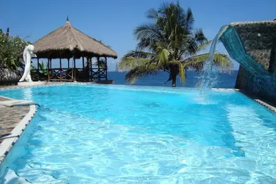 Image de Cliff House on Bali est unique, au-dessus de l'océan, au son des vagues - Unité 6
