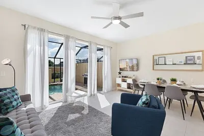 Image de Beautiful townhome, close to Disney & Private Pool