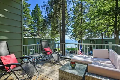 Image de Belle plage et chalet de ski situés sur la rive nord du lac Tahoe