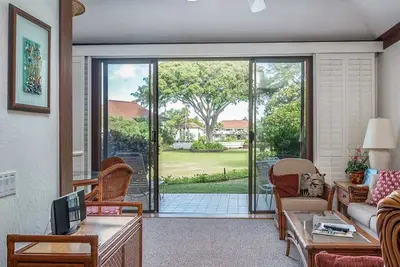 Image de Ground Floor Ease+Tropical View! Full Kitchen, Lanai, Flat Screens+WiFi–Kiahuna 2051