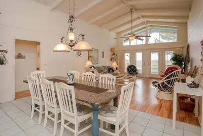 Image de Oceanfront 4 Bedroom Home tarifs d'hiver super
