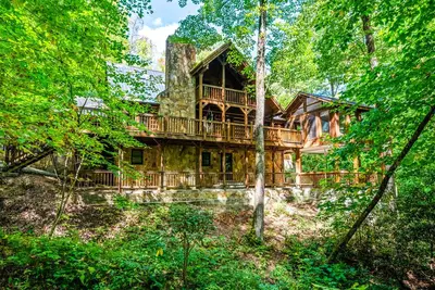 Image de Retraite tranquille et familiale dans les Smokies. . . Nouveau sur le marché!