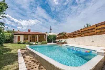 Image de Piscine, grill, WiFi, billard, vélos, badminton, lave-vaisselle, lave-linge