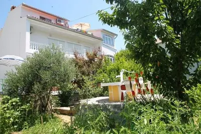 Image de Appartement \/ app. pour 8 personnes à 120 m² à Rab (124549)