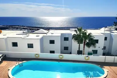 Image de Zoe ; deux lits, Tv, Wifi, cuisine équipée, salle de bain, piscine et solarium