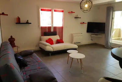 Image de Grand T3 climatisé à 200 m de la plage Principale, garage sécurisé