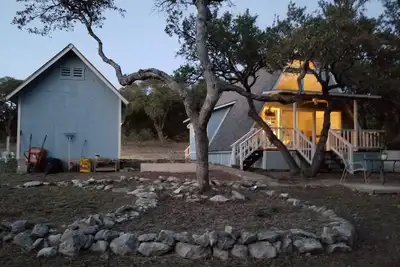 Image de Cabine AFrame magnifiquement rénovée dans une propriété privée de 4 hectares avec vue sur le lac